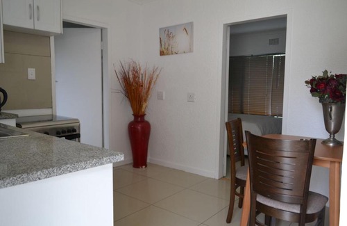 Greater Johannesburg Metropolitan Area Apartment | Bryanston Elgin - Cottage 5