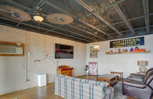 Bryant Cabin | Bryant Cabin with Private Hot Tub!