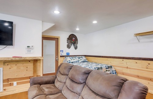 Bryant Cabin | Bryant Vacation Rental w/ Community Indoor Pool!