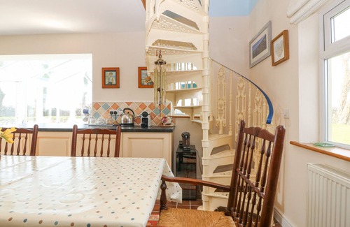 Edern Cottage | BRYN CYTTUN, pet friendly, country holiday cottage in Morfa Nefyn