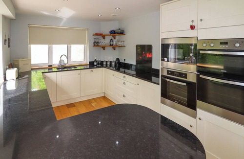 Llangollen Cottage | BRYN GOLAU, pet friendly, with open fire in Glyn Ceiriog