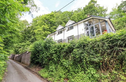 Llangollen Cottage | BRYN GOLAU, pet friendly, with open fire in Glyn Ceiriog