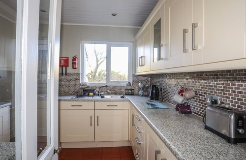 Mynytho Cottage | BRYN MEILLION, pet friendly, with a garden in Sarn Meyllteyrn