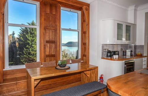 Menai Bridge Cottage | Bryn Mel Manor Straits View