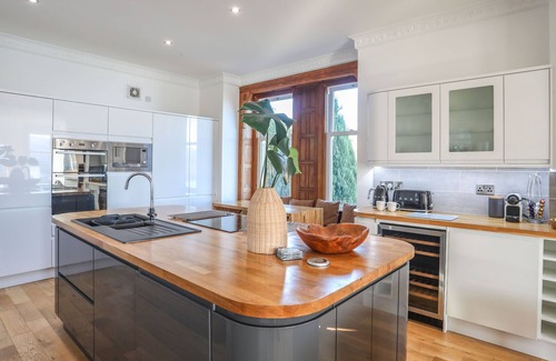 Menai Bridge Cottage | Bryn Mel Manor Straits View