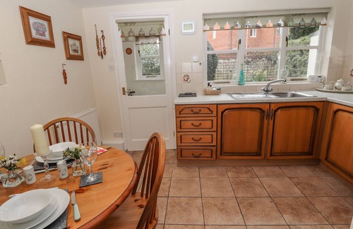 Treffynnon Cottage | BRYN OFFA COTTAGE, romantic, with a garden in Holywell