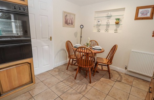Treffynnon Cottage | BRYN OFFA COTTAGE, romantic, with a garden in Holywell
