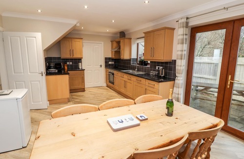 Brynrefail Cottage | BRYN SEION, family friendly, with open fire in Y Felinheli