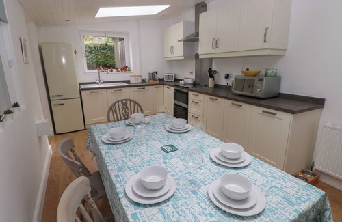 Narberth Cottage | BRYN SIRIOL, pet friendly, country holiday cottage in Narberth