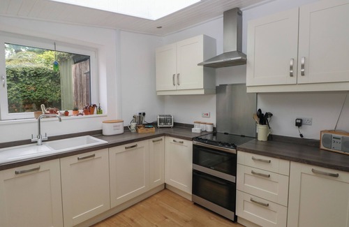 Narberth Cottage | BRYN SIRIOL, pet friendly, country holiday cottage in Narberth