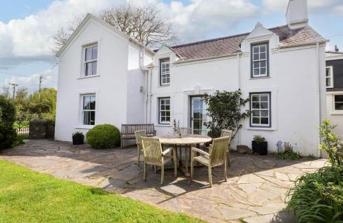 Edern House | Bryn Tirion