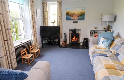 Edern House | Bryn Tirion