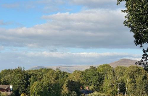 Llanfihangel Tal-y-llyn Bed & Breakfast | Brynderwen Barn