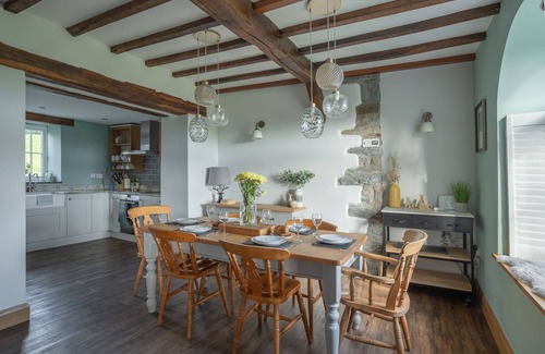 Llanfair Caereinion House | Brynderwen - Three Bedroom House, Sleeps 5