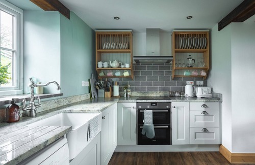 Llanfair Caereinion House | Brynderwen - Three Bedroom House, Sleeps 5