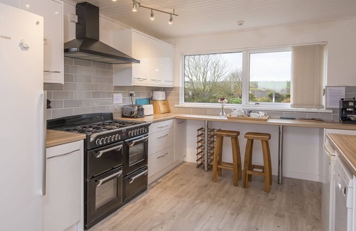 Trefin House | Bryngarw, Holiday Home Trefin, Sleeps 12, 6 bedrooms, bathrooms