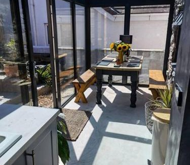 Llanfachraeth Villa | Brynglas Cottage with Hot Tub, Anglesey.