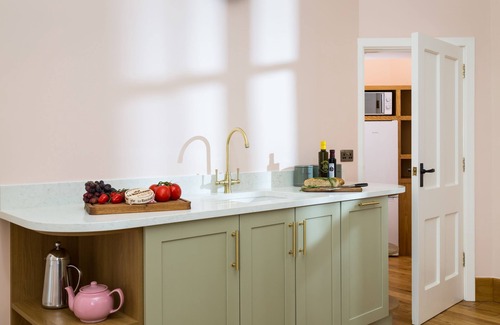St Martins Cottage | Bryngwilla Gate Lodge - a unique property sleeping two guests