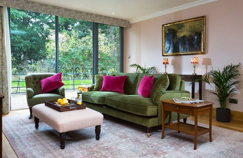 St Martins Cottage | Bryngwilla Gate Lodge - a unique property sleeping two guests