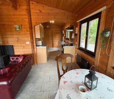 Glogue Cabin | Brynmeini Lake Lodge