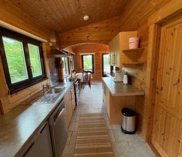 Glogue Cabin | Brynmeini Lake Lodge