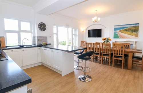 Aberdovey House | BRYNMORWYDD, pet friendly, luxury holiday cottage in Aberdovey