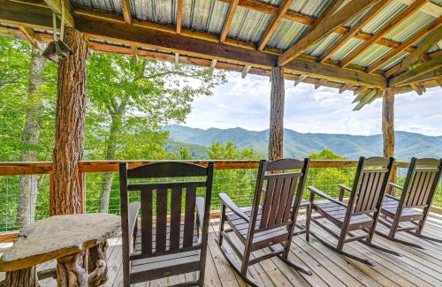 Bryson City House | Bryson City Cabin Hot Tub and Mtn View!