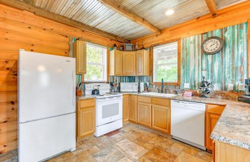 Bryson City House | Bryson City Cabin Hot Tub and Mtn View!