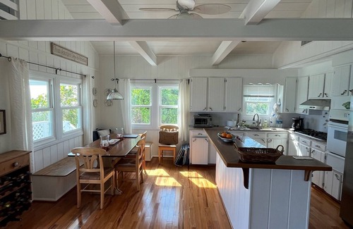 Man O War Cay House | Shelmar Landing Man-O-War Cay Vacation Home Beach Access and Deep Water Dockage