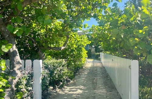 Man O War Cay House | Shelmar Landing Man-O-War Cay Vacation Home Beach Access and Deep Water Dockage