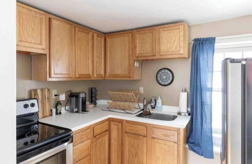 Burlington Apartment | BTV Metro Apartment: 2nd floor, parking