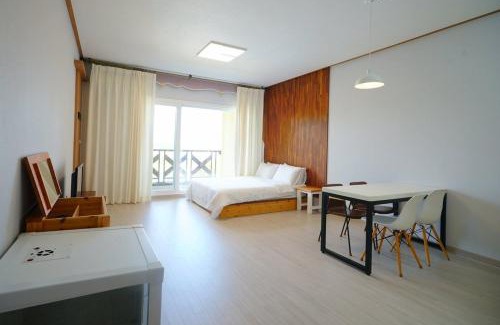 Byeonsan House | Buan Ravich pet Friendly Pension