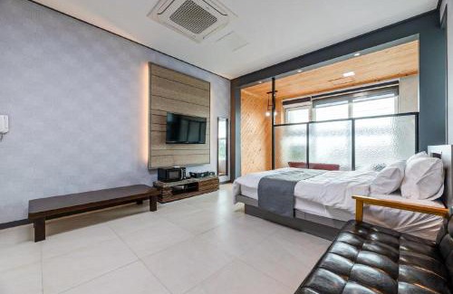 Byeonsan House | Buan TomynSpa Pension