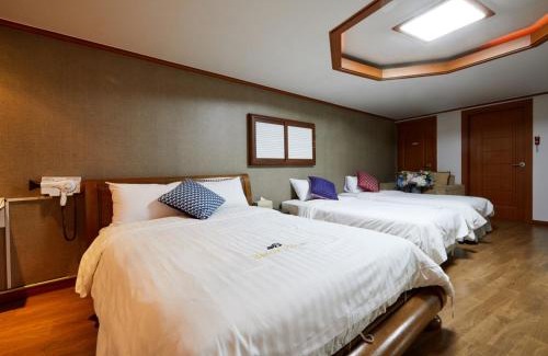 Buan-gun Hotel | Buantreehotel Blackhouse