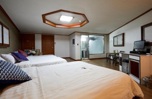 Buan-gun Hotel | Buantreehotel Blackhouse