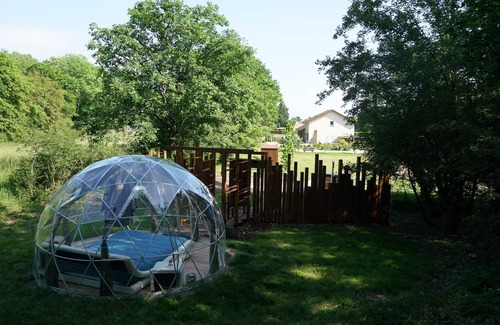 Parmilieu Bed & Breakfast | Bubble in the heart of a clearing with breakfast for 2 people