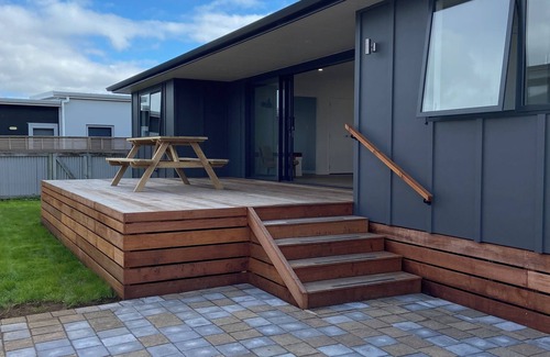 Waihi Beach House | Bubbles Bach-dog friendly, close to beach & shops!