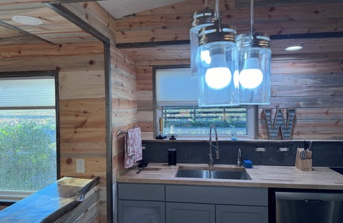 Palisade Other | Bubbles in the Vineyards nCharming 4-bedroom farmhouse newly renovated .nn