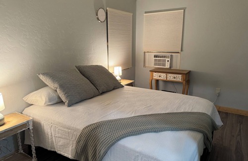 Palisade Other | Bubbles in the Vineyards nCharming 4-bedroom farmhouse newly renovated .nn
