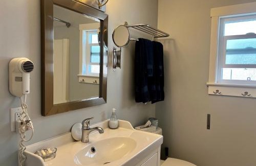 Regional District of Nanaimo Hotel | Buccaneer Inn