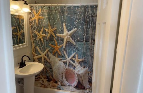 Key Colony Beach Hotel | Buccaneer Quarters and Suites
