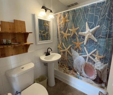 Key Colony Beach Hotel | Buccaneer Quarters and Suites