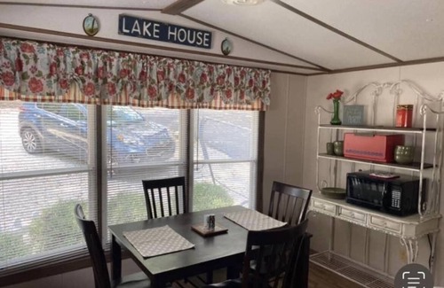 Springville House | Buchanan Resort 2 Bed/1 Bath Lake Retreat