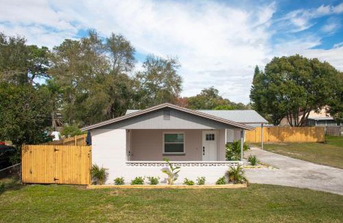 Pine Castle House | Buchanon Bungalows