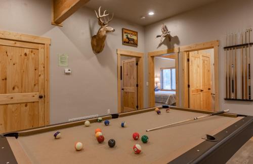 Island Park House | Buck Buck Moose by KABINO Hot Tub Fire Pit Pool Table Poker Table Xbox