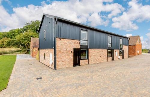 Moreton Valence House | Buck Cottage disabled adapted 3 bed hot tub pets