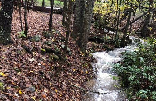 Highlands Cabin | BUCK FALLS LOG CABIN, 5 bedroom Chalet RETREAT between Highlands and Franklin NC