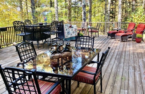 Highlands Cabin | BUCK FALLS LOG CABIN, 5 bedroom Chalet RETREAT between Highlands and Franklin NC