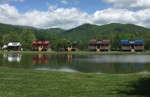 Frank Cabin | Buck Hill Tiny Home Cabin #4 Mountain & Pond Views
