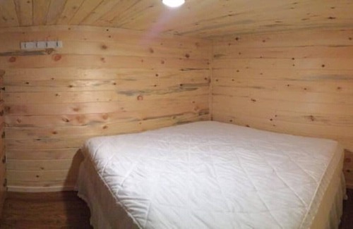 Frank Cabin | Buck Hill Tiny Home Cabin #2 Mountain & Pond Views